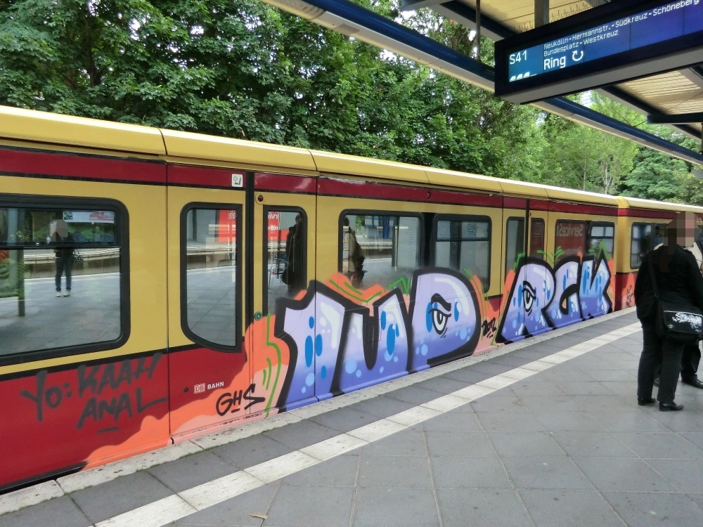 1UP_trainwriting_in_Berlin